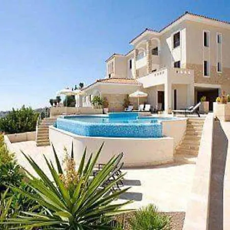 Stunning 1-Bed Apartment In Peyia