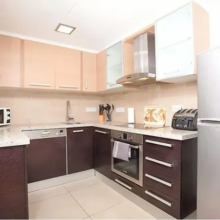 Stunning 1-Bed Apartment In Peyia